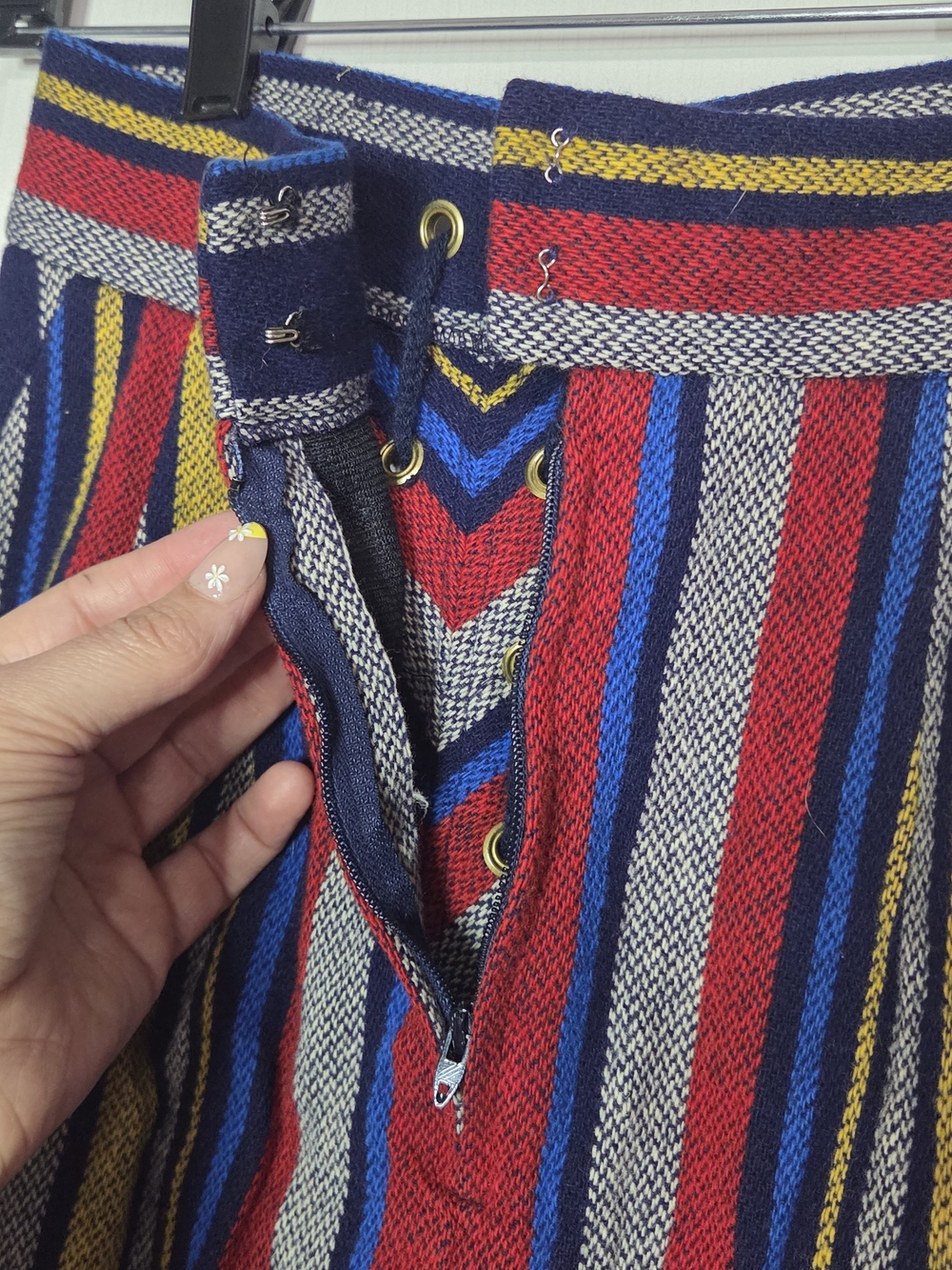Vintage 1970s A-Line Chevron Stripe Skirt W/ Front Slit Size XXS Bobbie Brooks - Picture 5 of 6